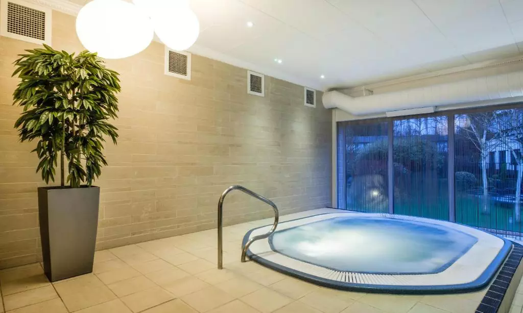 Felbridge: Double Standard with Breakfast