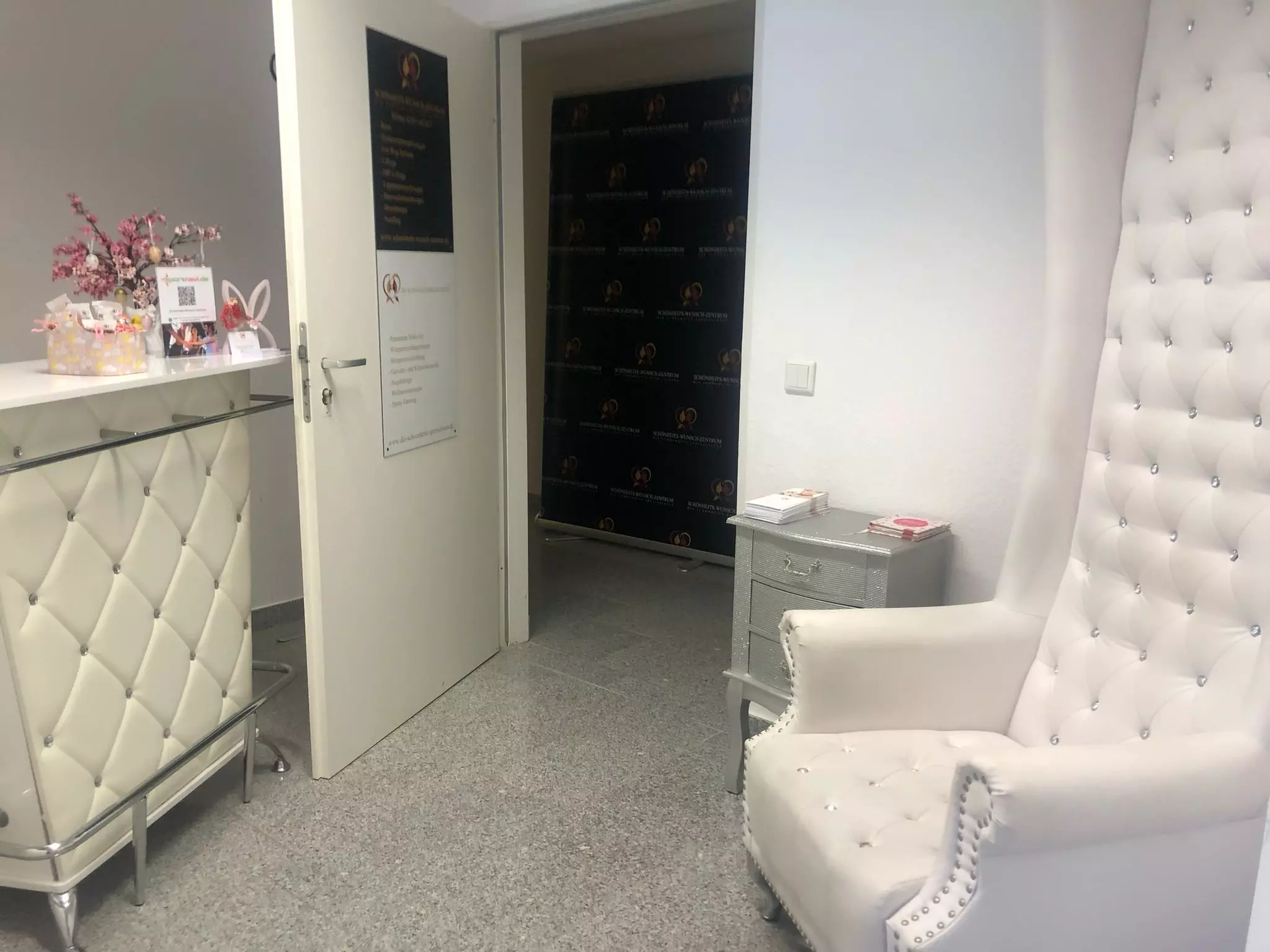 Maniküre oder Pediküre mit Nagellack