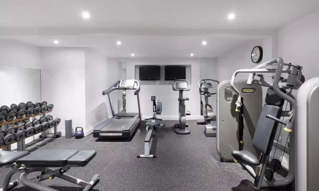 Felbridge: Double Standard with Breakfast