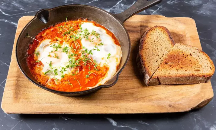 Frühstück nach Wahl & Getränk für 1, 2 oder 4 Personen