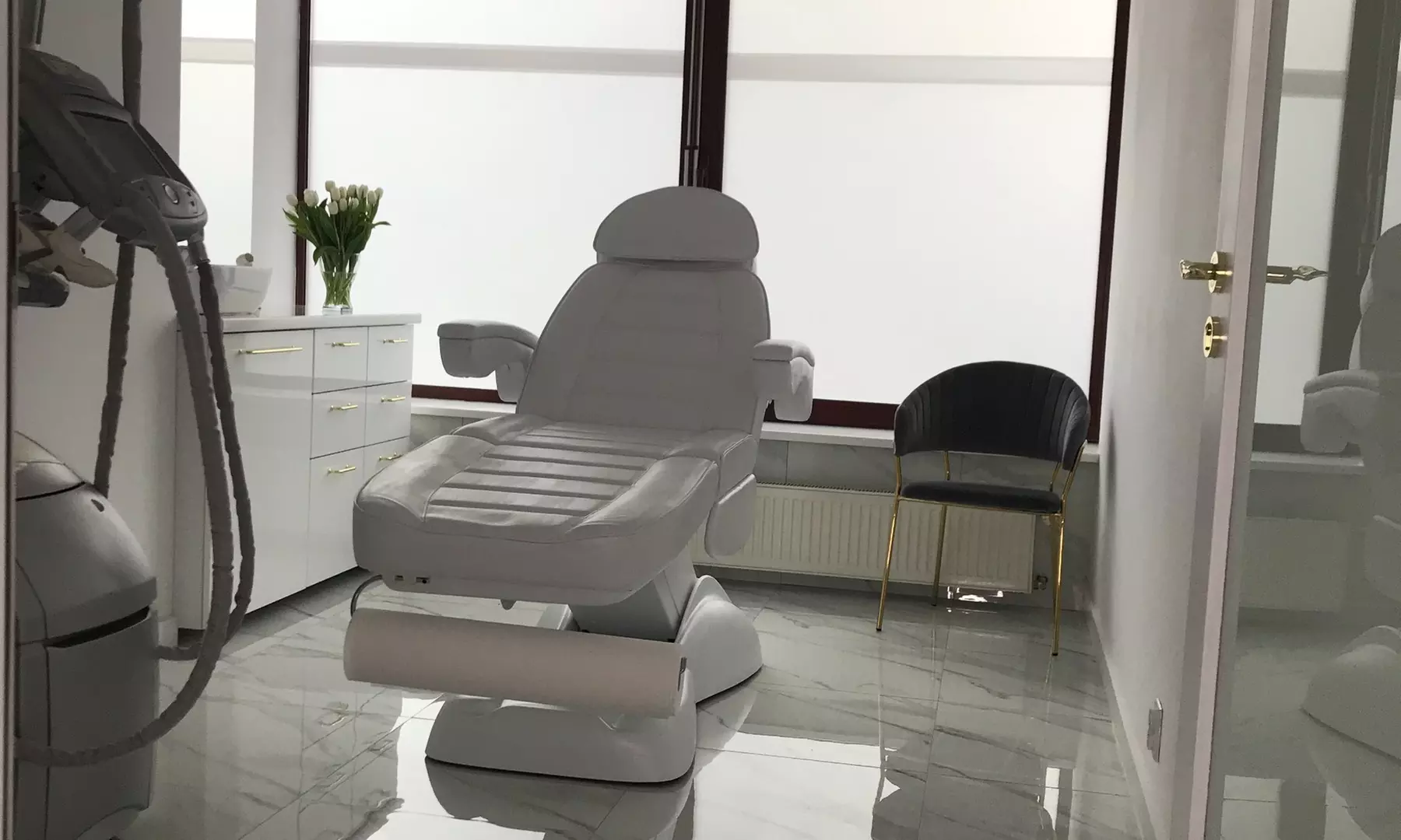 Zaawansowane zabiegi: oczyszczanie wodorowe, mikrodermabrazja i więcej