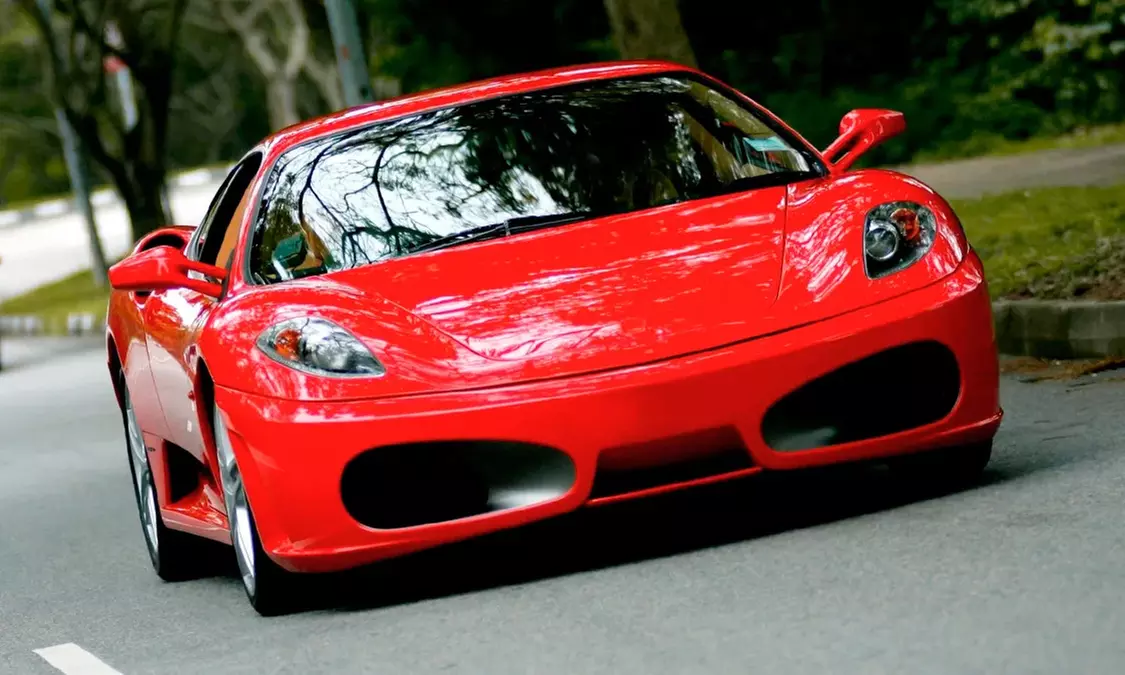 Conducción de Ferrari o Lamborghini en ruta de 7 u 11 km por carretera