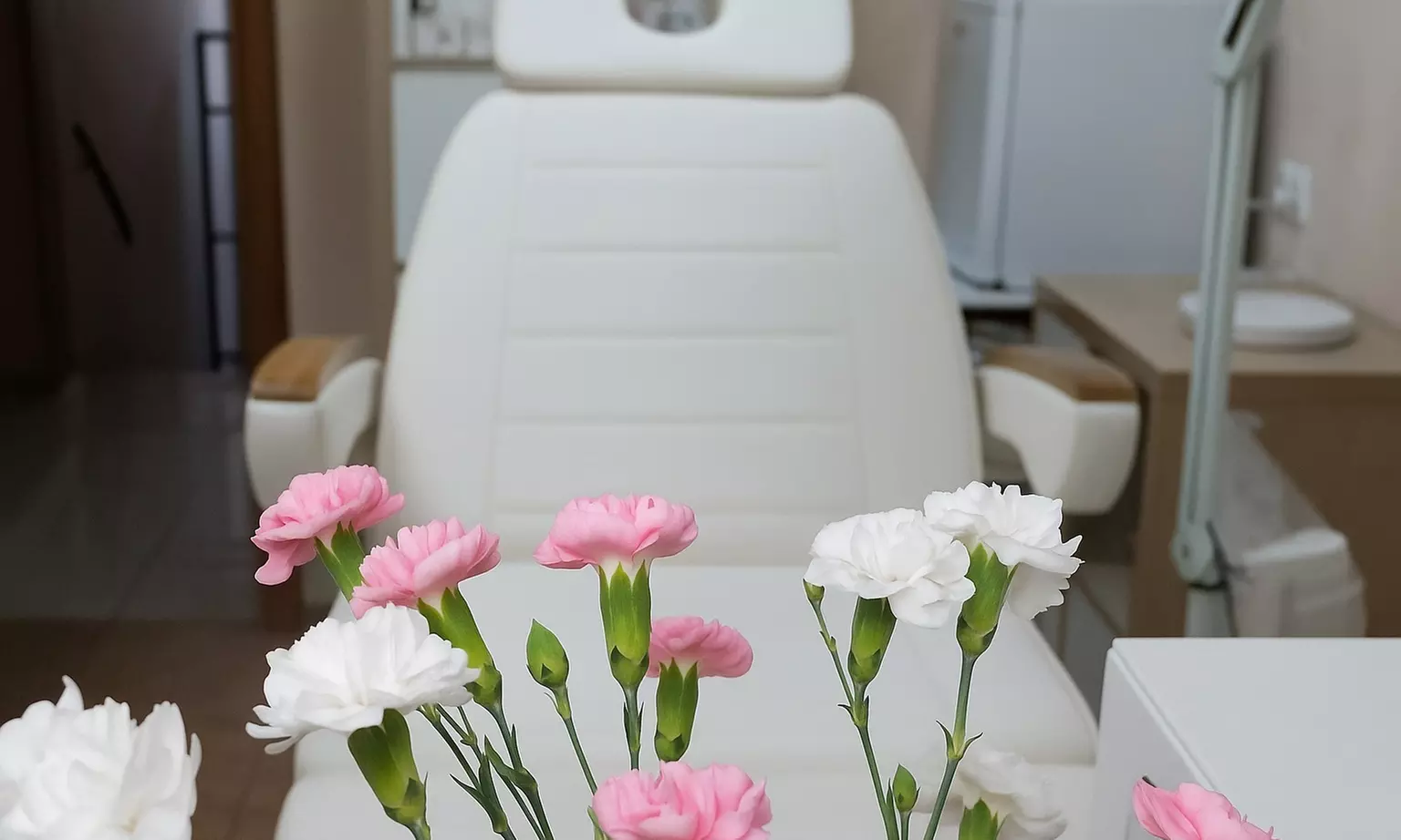 Odmień swoją cerę: mikrodermabrazja, zabiegi wieloetapowe i więcej