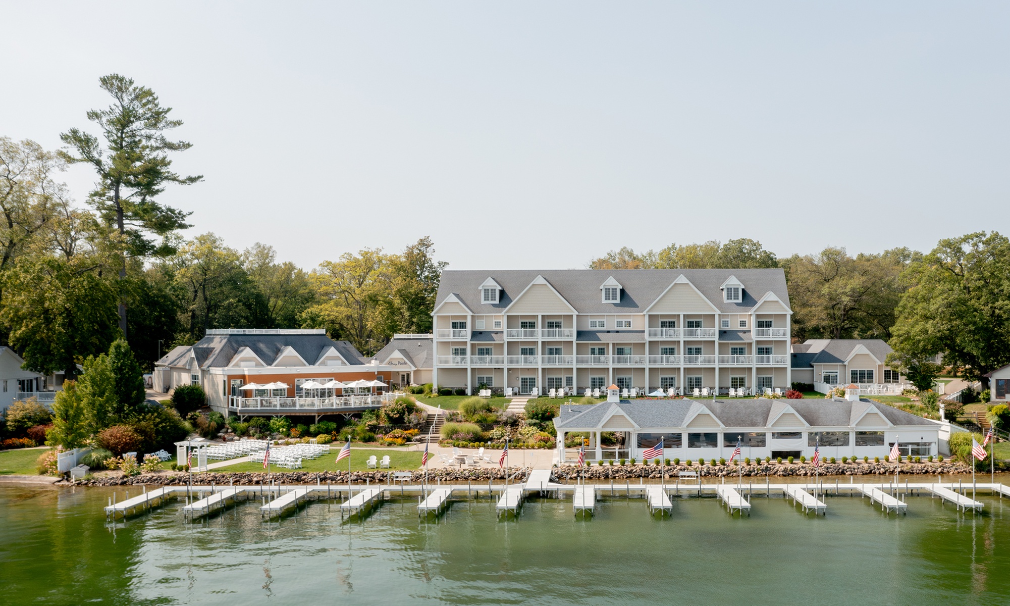 Lakeside Resort in the Michigan With Breakfast & Scenic Views