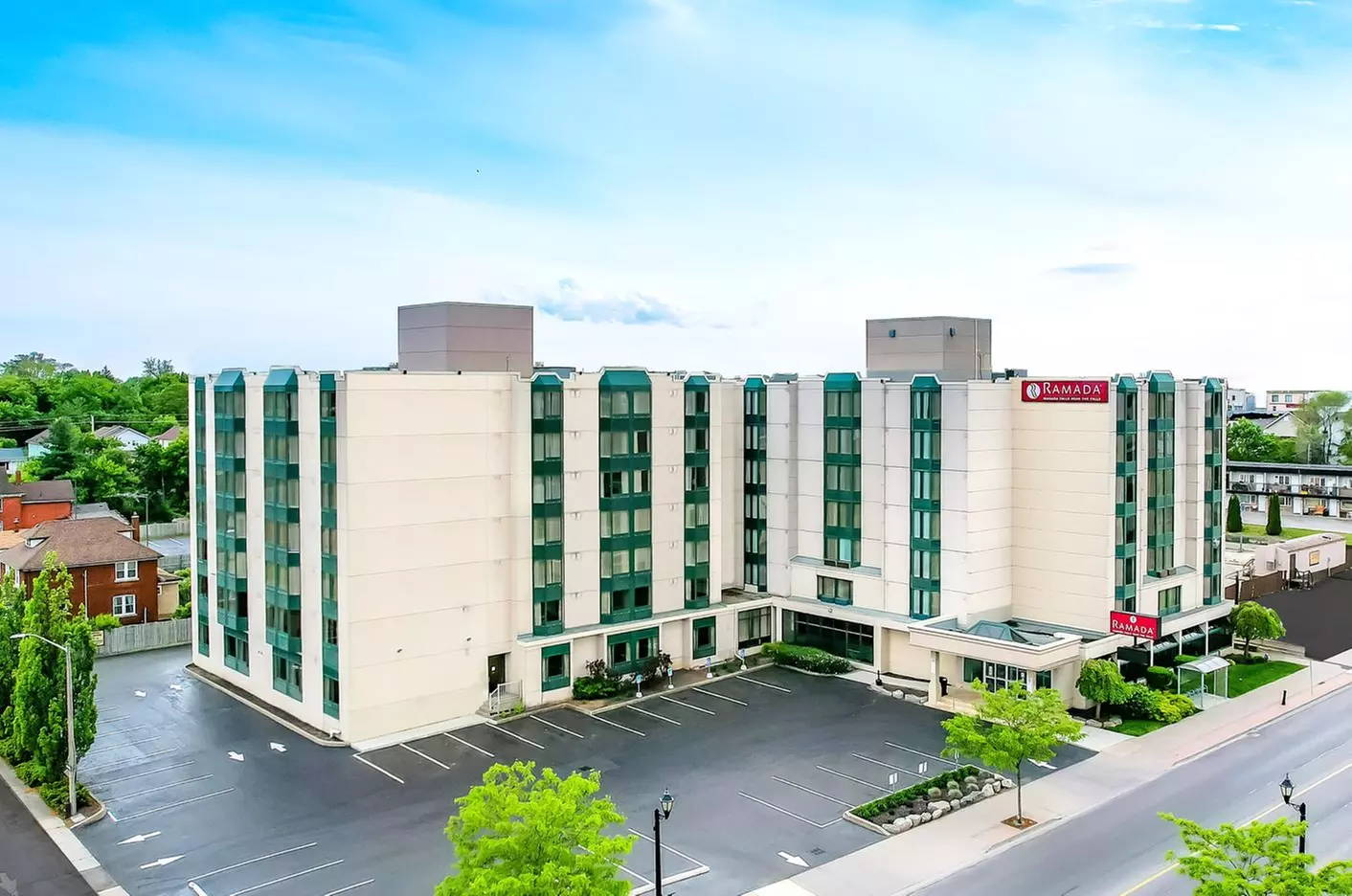 Hotel Near Niagara Falls with Casino Fun and Iconic Views