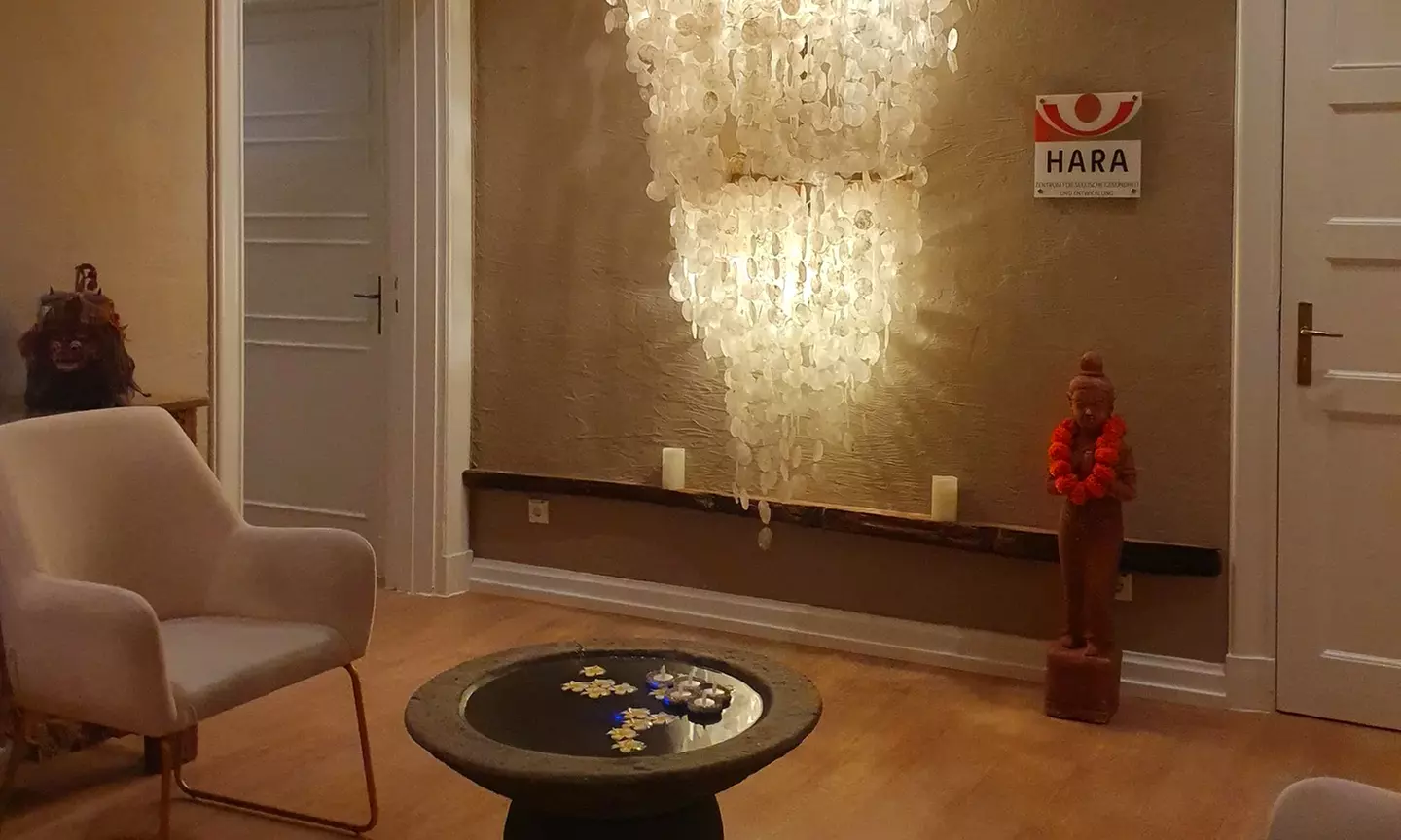 Shiatsu, Lomi Lomi, Aromaöl- oder Rücken-Massagen