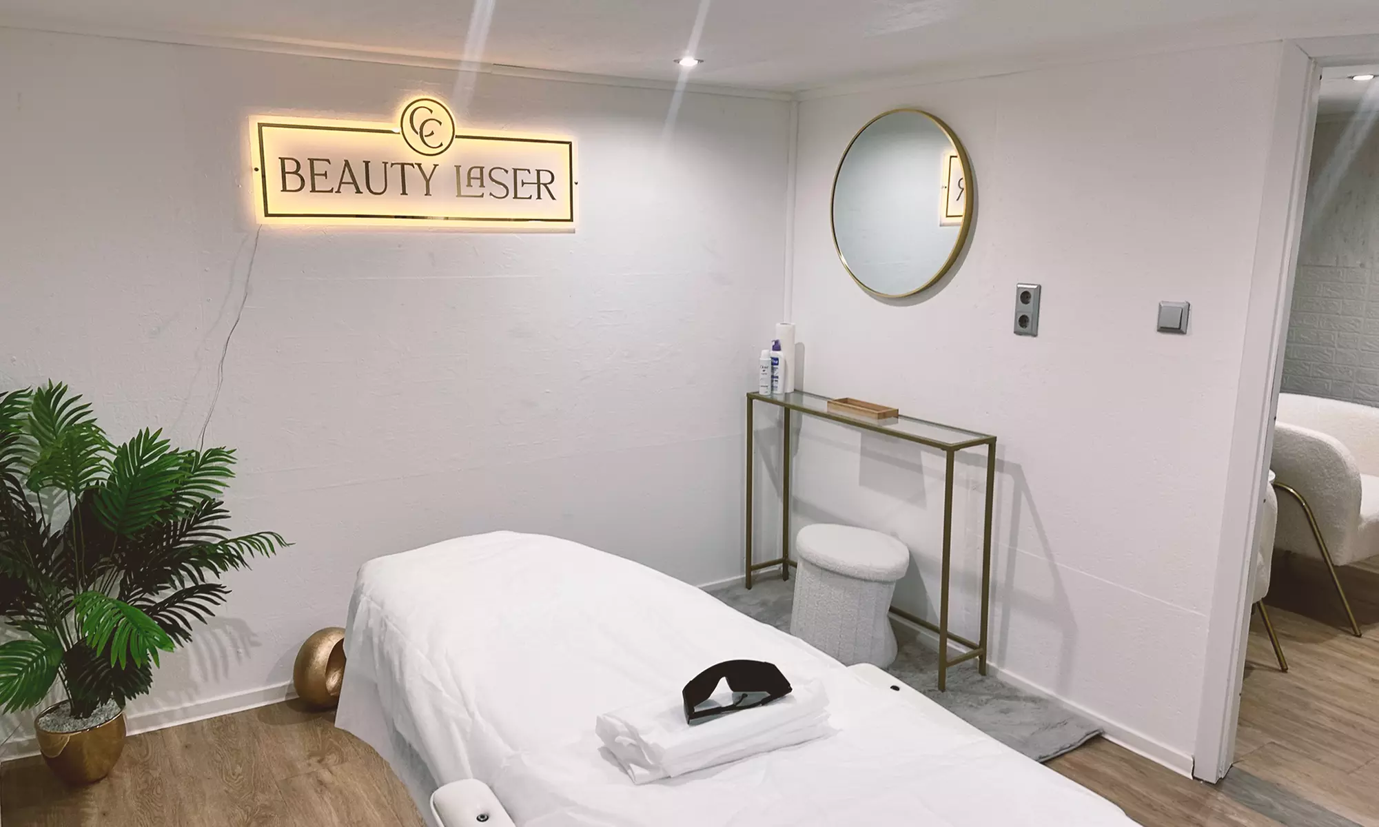 Wohltuende Gesichtsbehandlung oder inkl. Microneedling & Ausreinigung