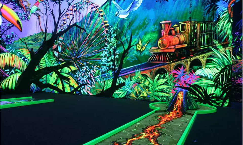 3D-Schwarzlicht-Minigolf inkl. Leihbrille für bis zu 4 Personen