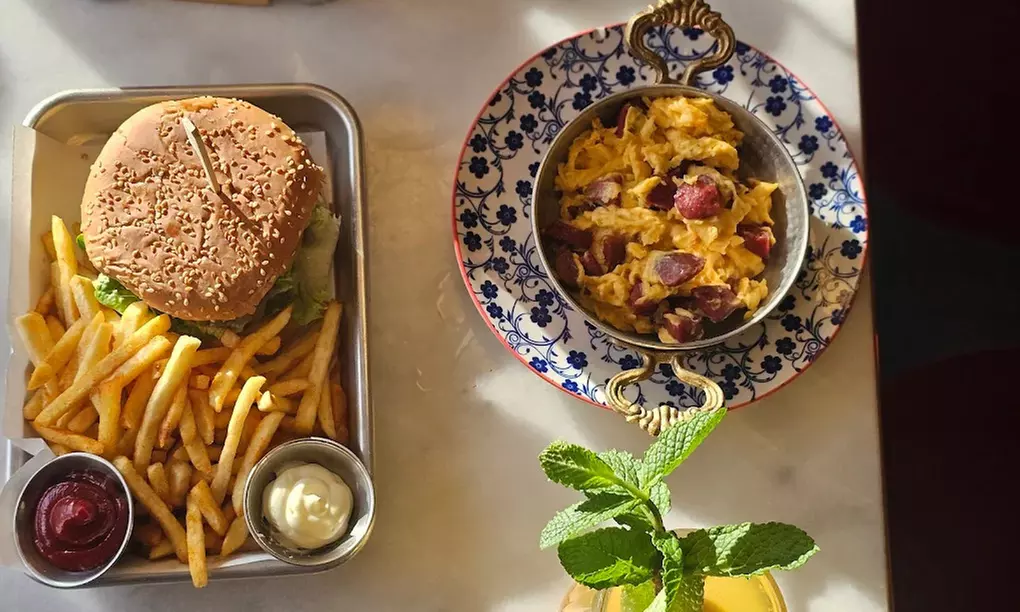 Köstliche Burger nach Wahl inklusive Pommes frites für 1-4 Personen