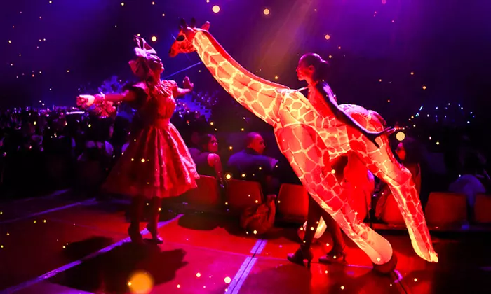 El Circo de la Luz: magia, láseres y acrobacias para toda la familia