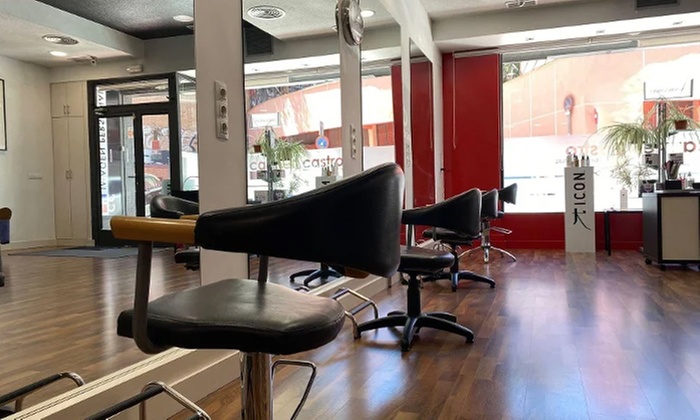 Sesión de peluquería con coloración con barros en raíz, lavado y corte