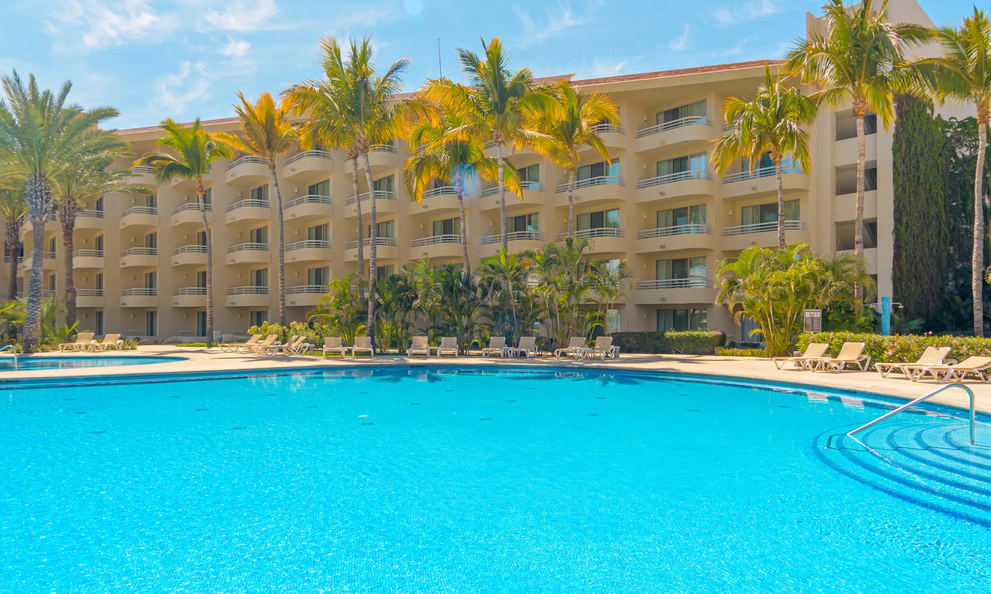 4-Star Beachfront Resort With Pools, Dining & Ocean Views