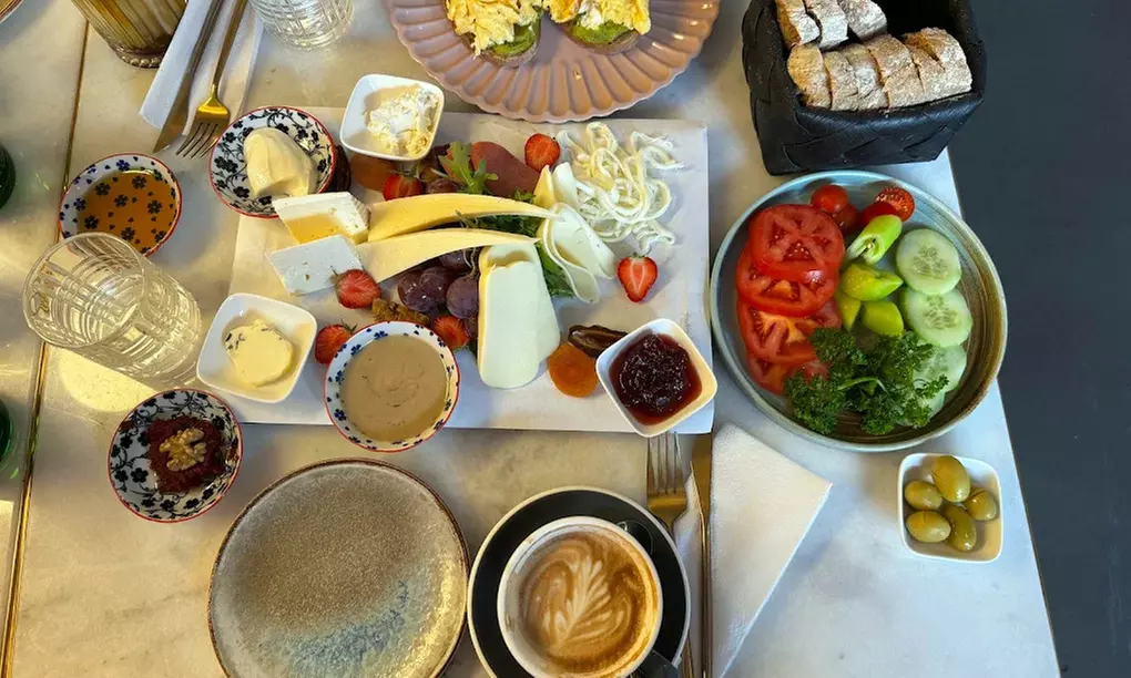 Köstliche Burger nach Wahl inklusive Pommes frites für 1-4 Personen