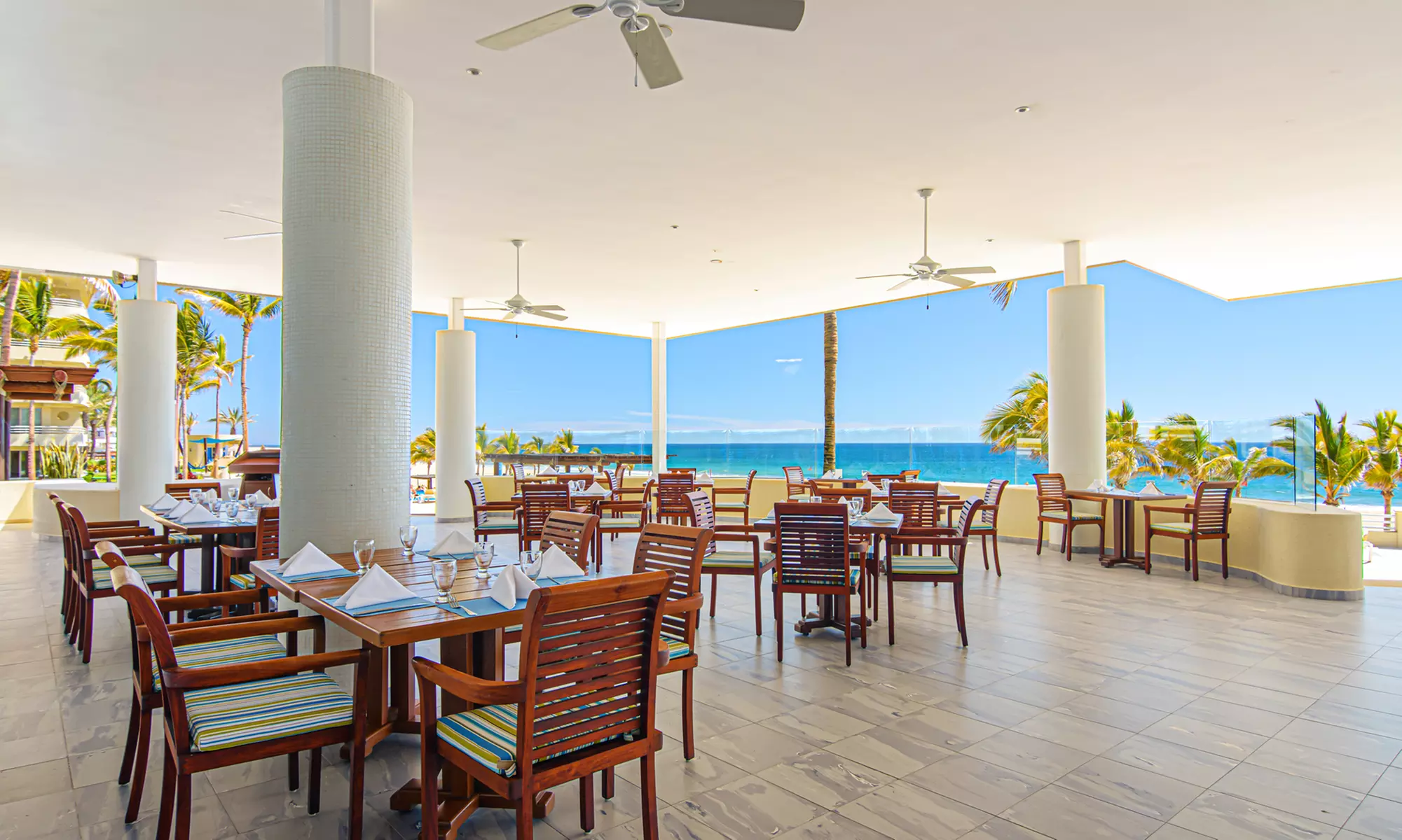 4-Star Beachfront Resort With Pools, Dining & Ocean Views