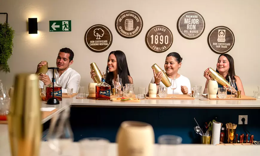 Masterclass o tour con cata de ron y taller de elaboración de cóctel