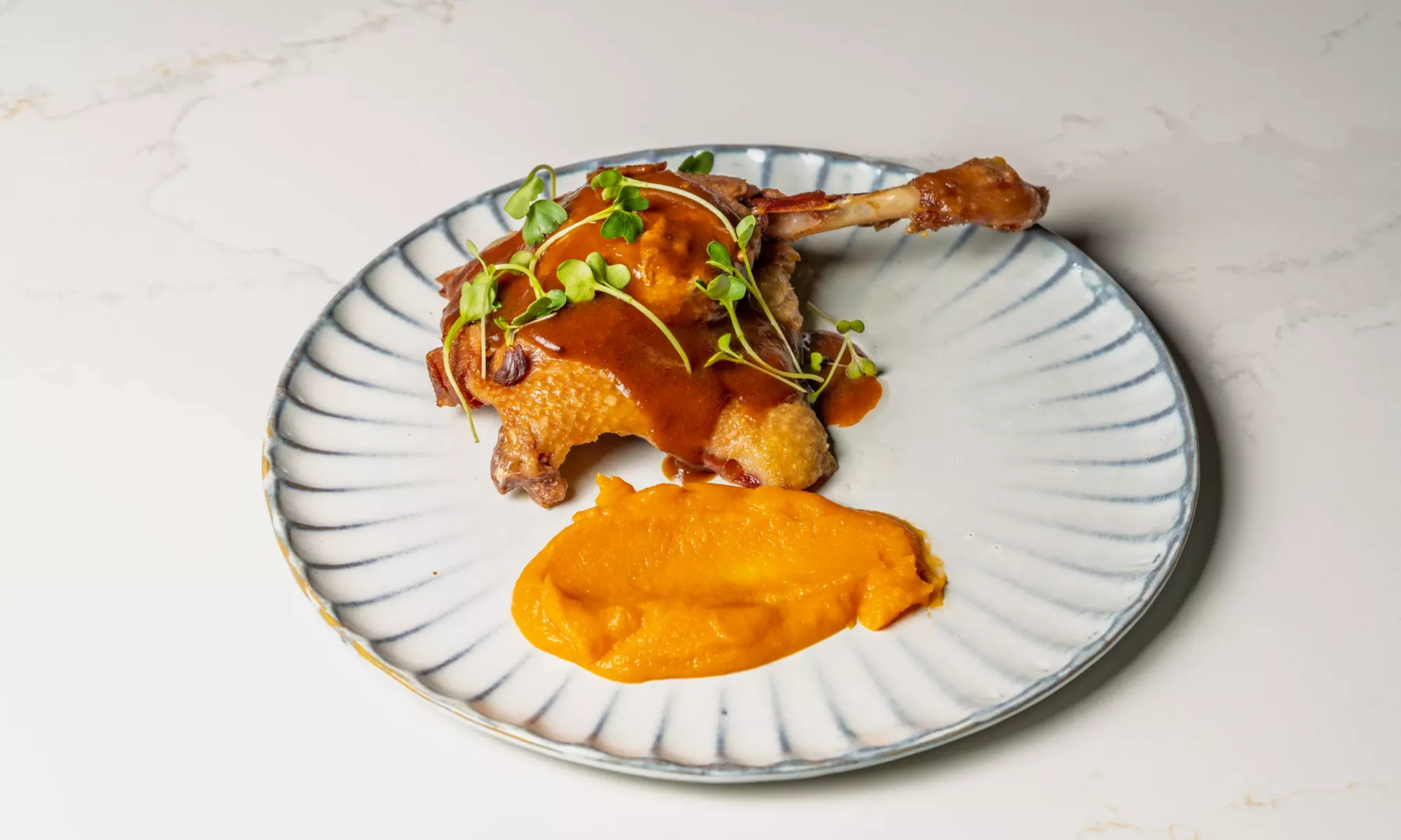 Brunch ilimitado con bufé libre de comida y bebida para 2 o 4 personas