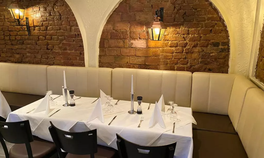 Pizza oder Pasta inkl. Salat und 1 Glas Wein