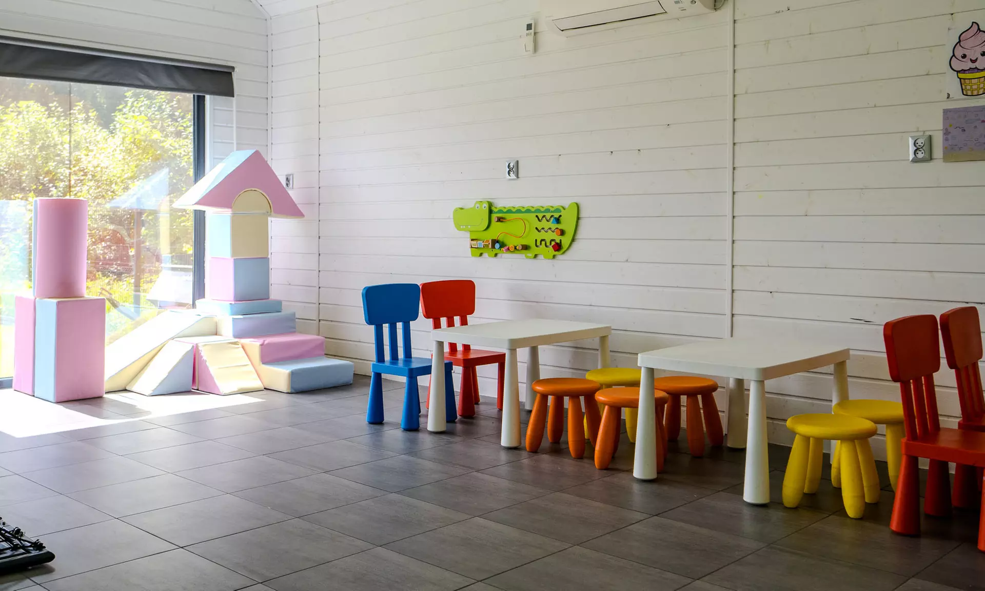 Dla grup: Jarosławiec: domek lub apartament dla 4 lub 6 osób, 1-7 nocy