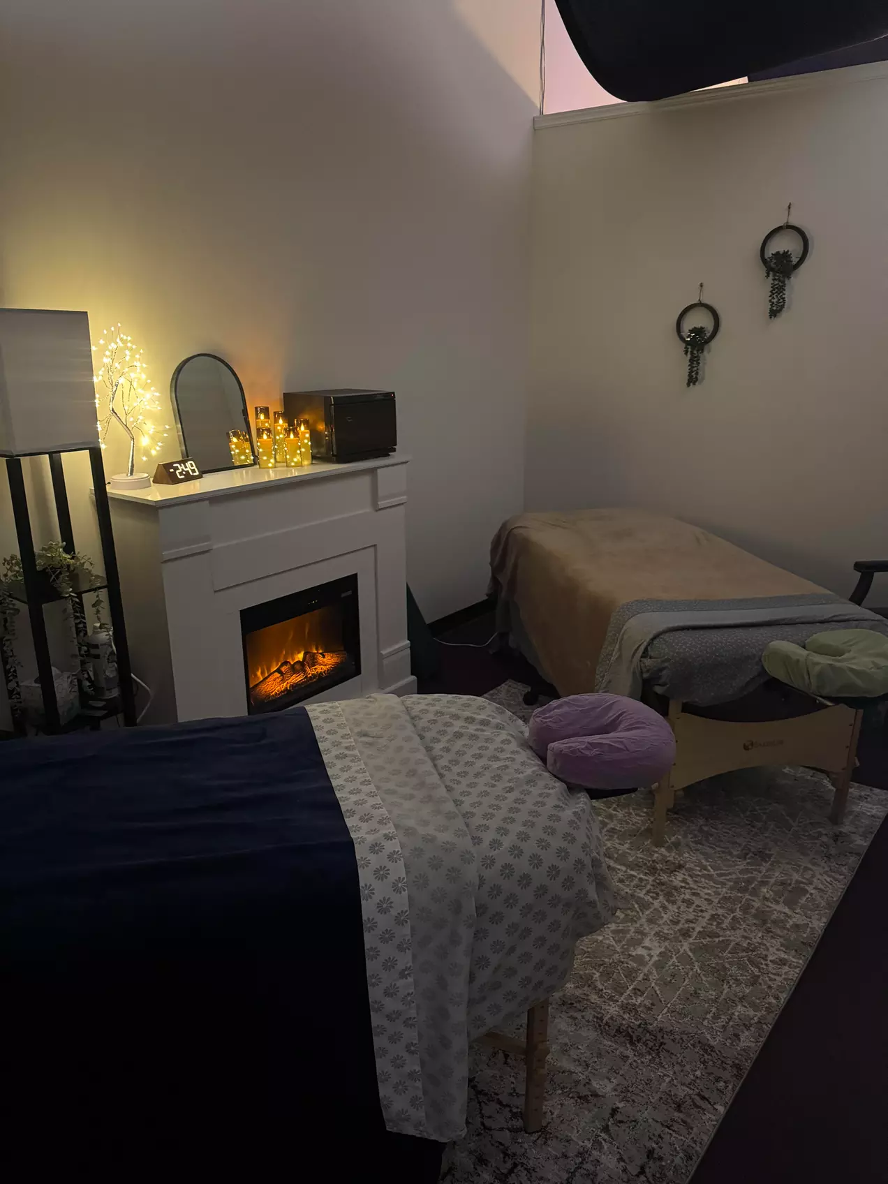 Indulge in a 60 or 90-Minute Couple Massage By Licensed Therapists