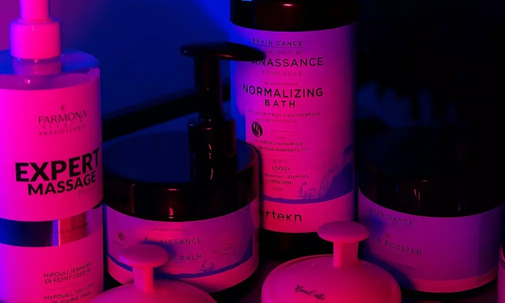 Zanurz się w relaksującym Head Spa: pielęgnacja, masaż i więcej