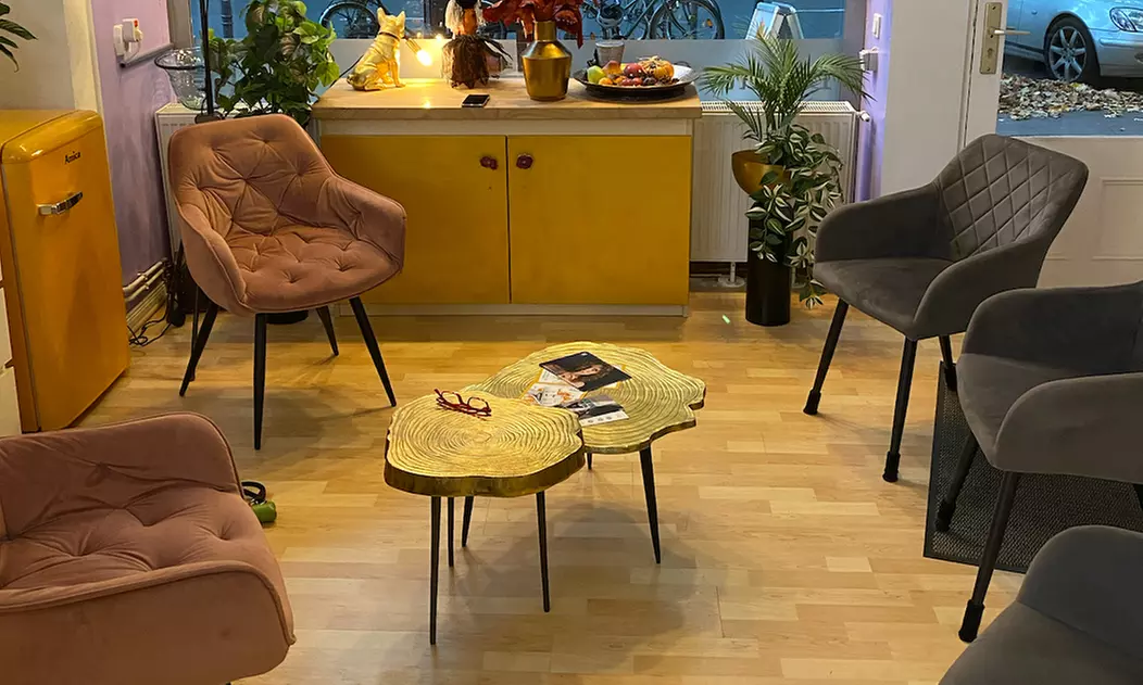 Hyaluron-Faltenbehandlung: 1 oder 2 ml Hyaluronsäure an 1 bzw. 2 Zonen