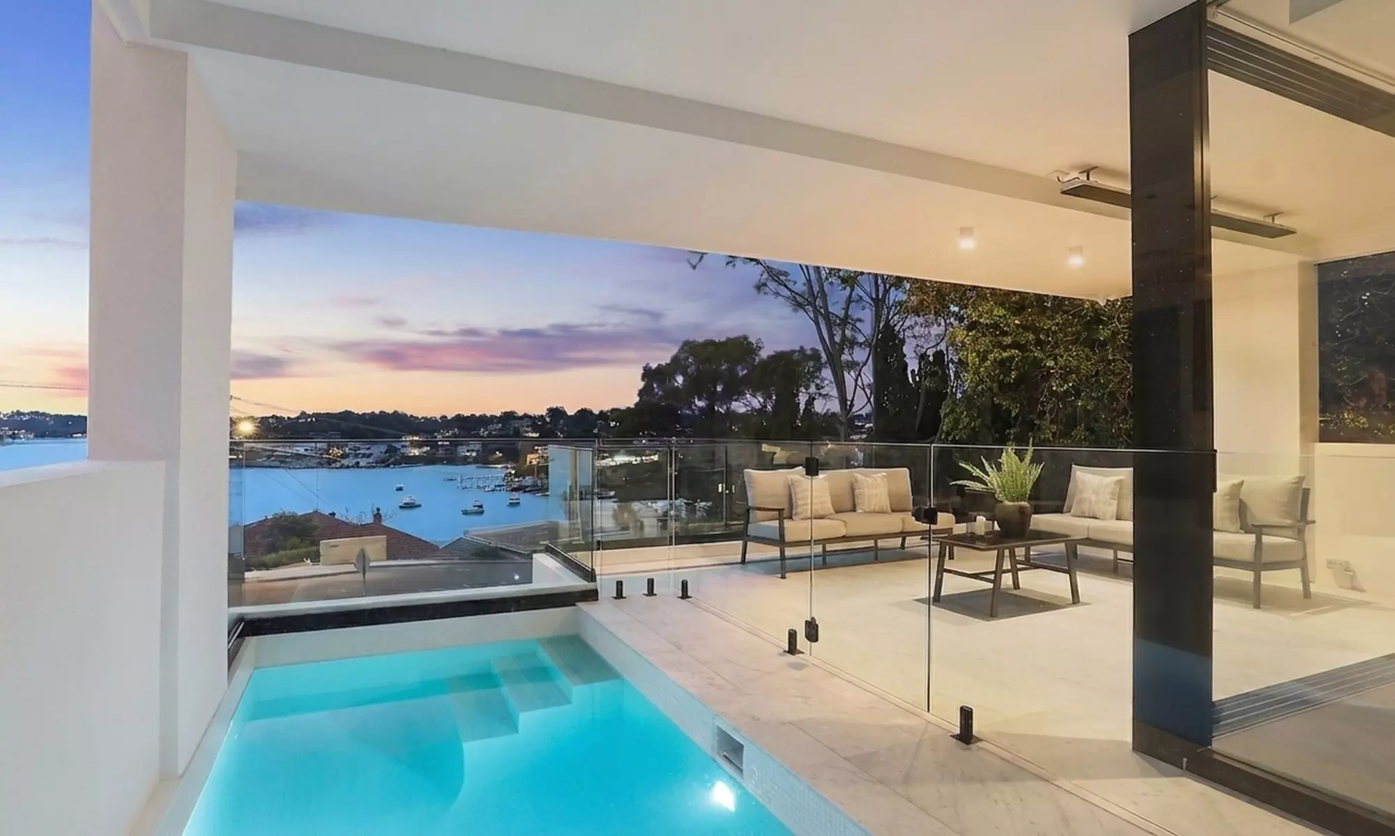 Kyle Bay: 1-Night Luxury Waterside Escape for 8 People with Wine