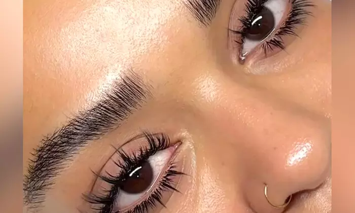 Get Classic Lite Eyelash Set and Two-Week Refill Included