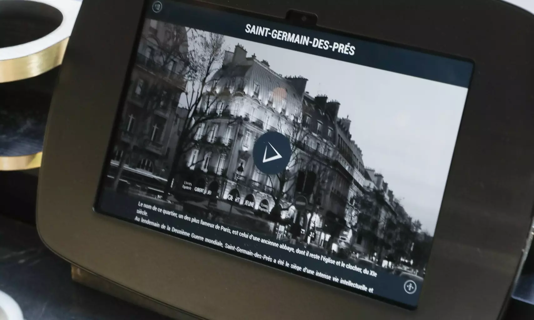 Déjeuner ou dîner à bord du bus toqué Champs-Élysées ou St-Germain
