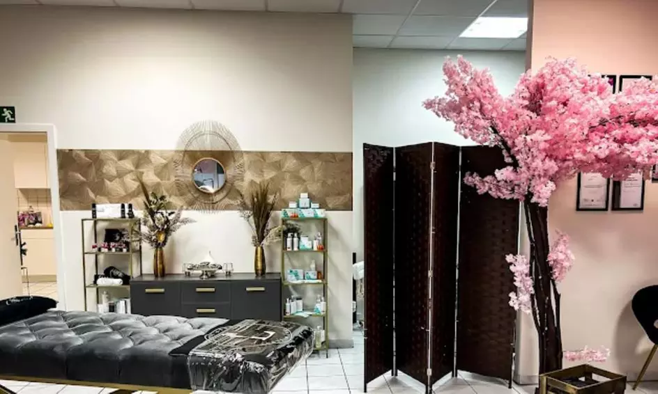 Augenbrauen- und/oder Wimpern-Lifting inkl. Färben für 1 Person