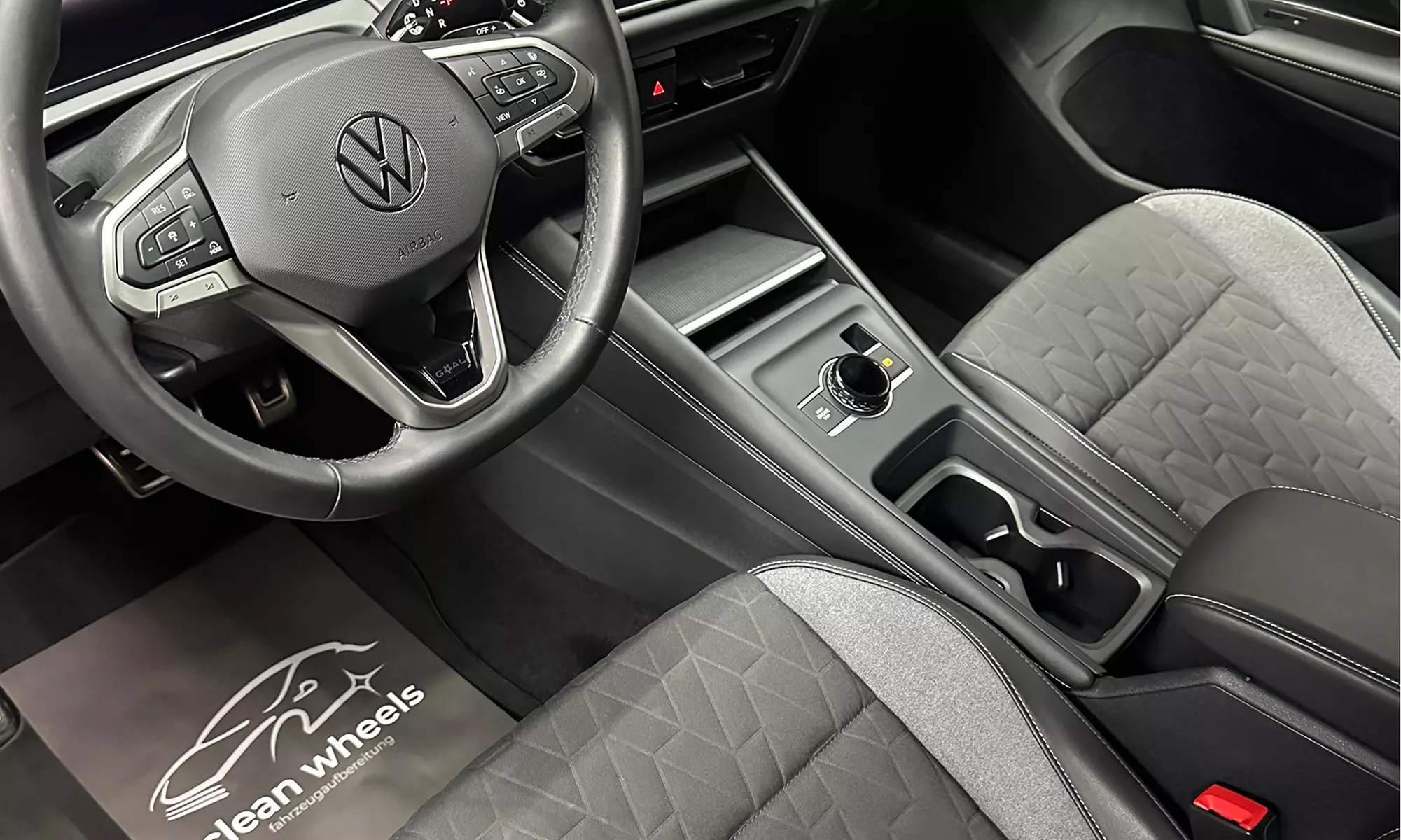 Innen- und Außenreinigung nach Wahl für 1 Pkw