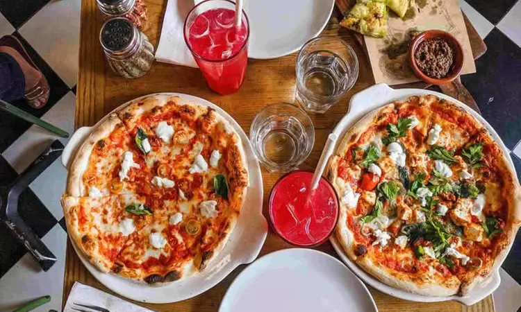 Menú de pizza o hamburguesa con patatas y bebida para 2 o 4 personas