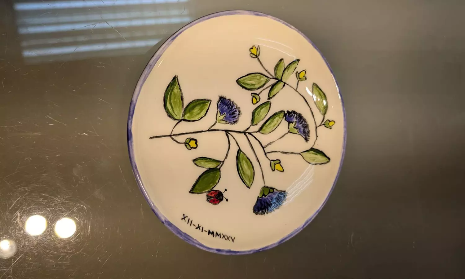 Taller de pintura cerámica con picoteo y bebida para 1 o 2 personas