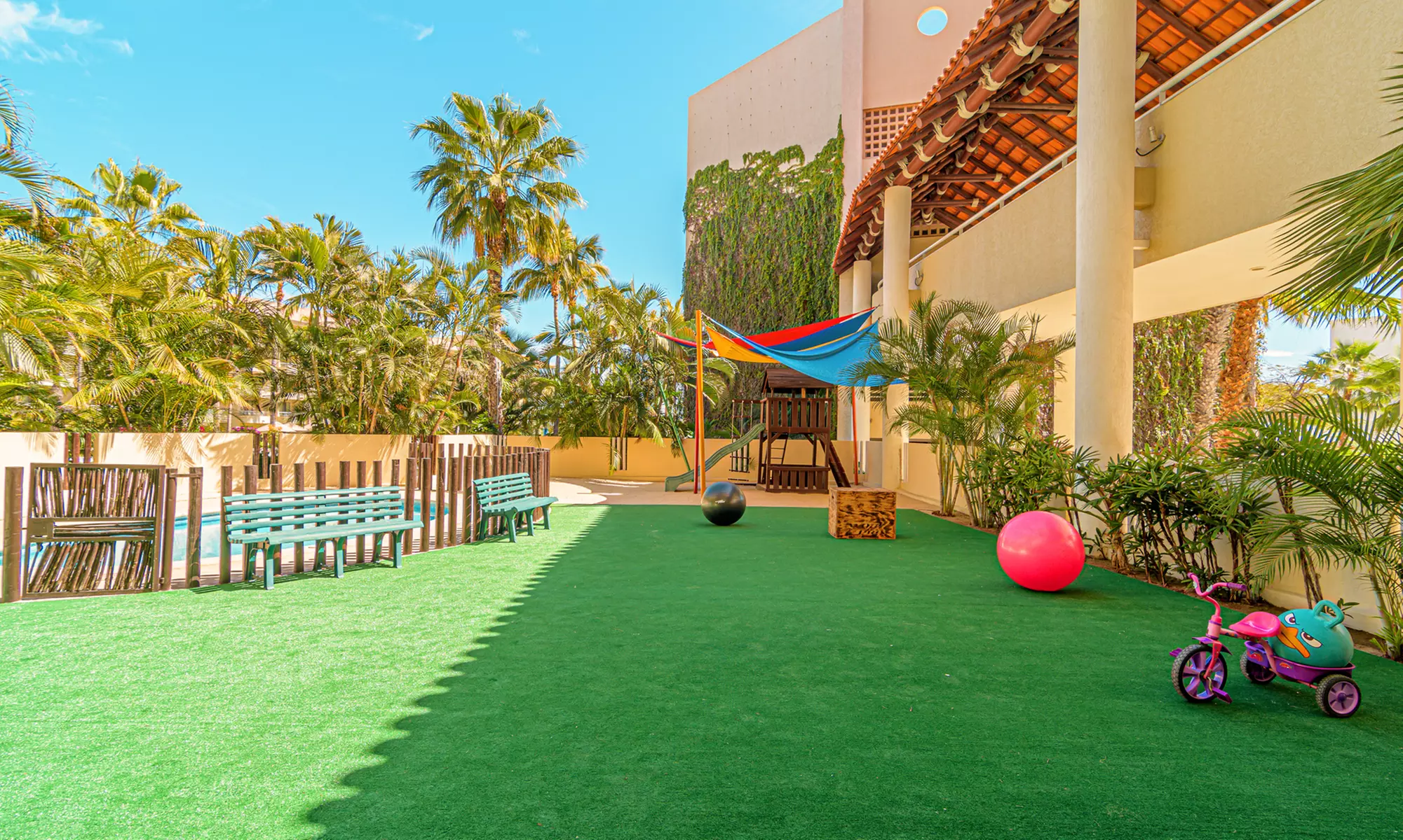 4-Star Beachfront Resort With Pools, Dining & Ocean Views