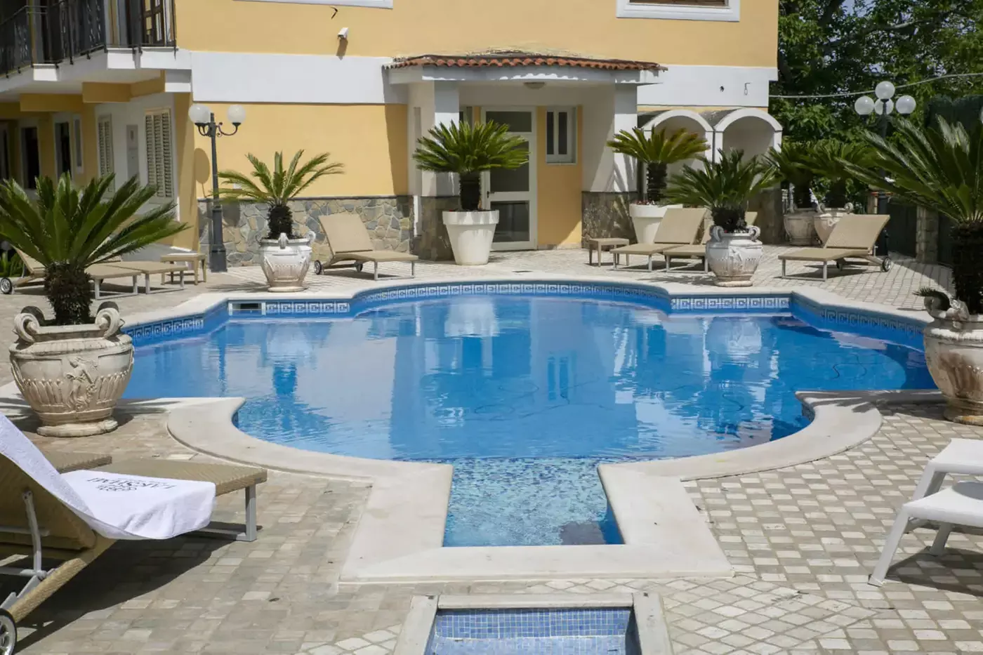 ✈ 8-Day Italy: Sorrento & Rome w/ Air from Great Value Vacations