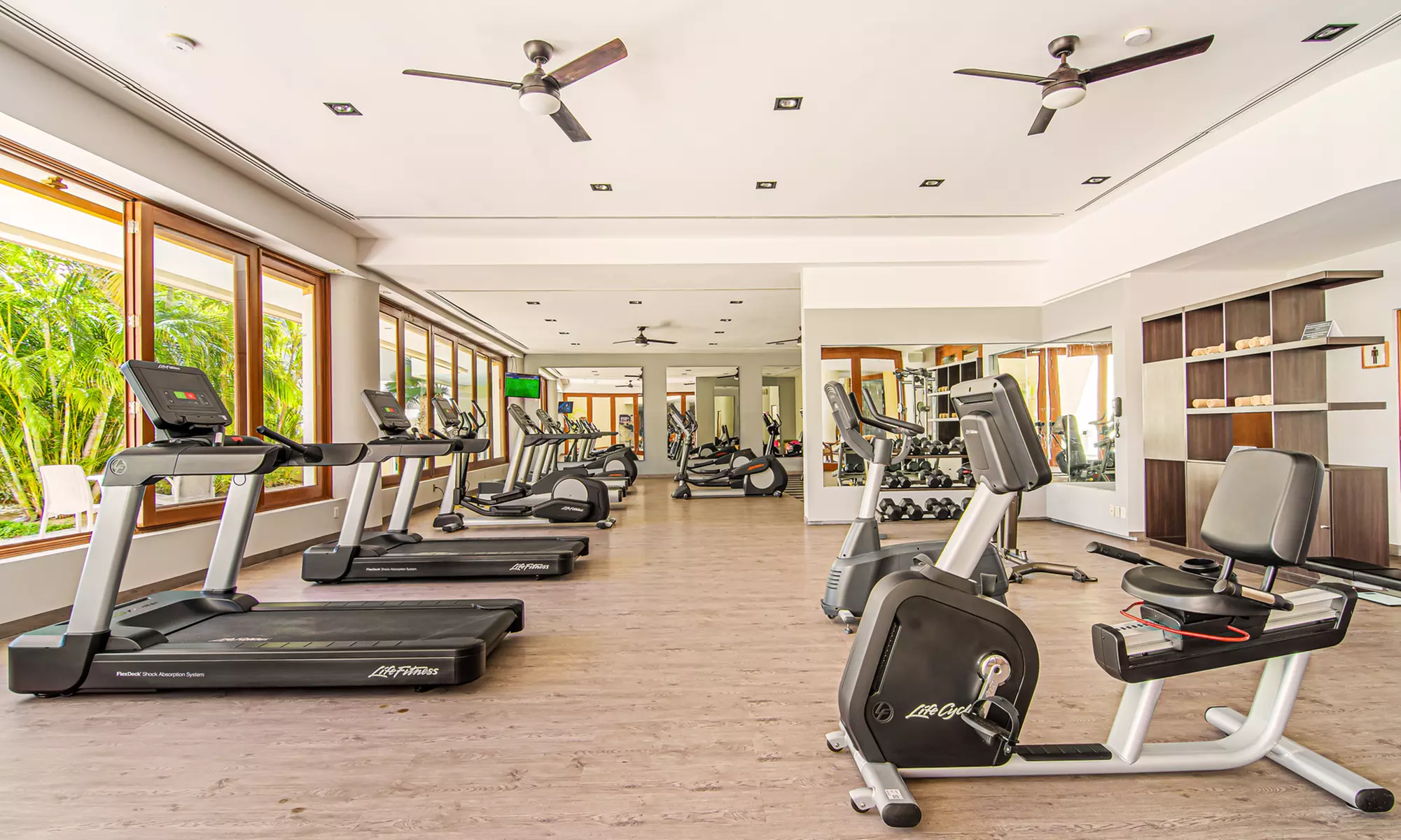 4-Star Beachfront Resort With Pools, Dining & Ocean Views