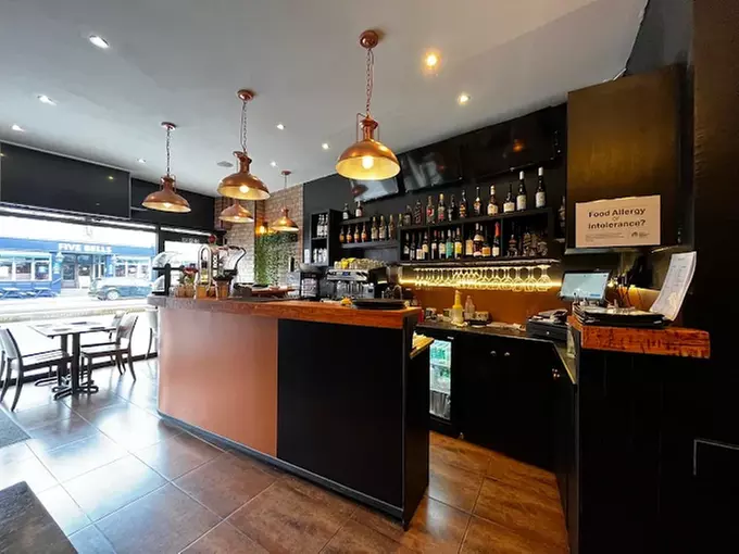 All-You-Can-Eat: Unlimited Starters, Pizza, Churros & Drink – 35% Off