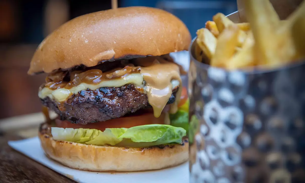 Cambridgeshire: Deluxe Double Room or Executive King Room w/ Breakfast