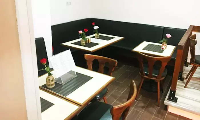 XL Schweineschnitzel mit Steakhouse-Pommes oder Bratkartoffeln