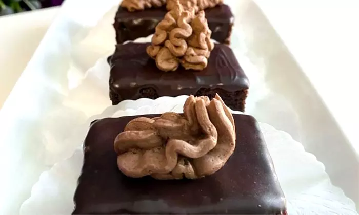 Heißgetränk & hausgemachter Kuchen nach Wahl für 1 - 4 Personen