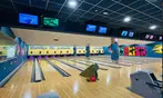 Partida de bolos con palomitas y bebida en Bowling Alcalá