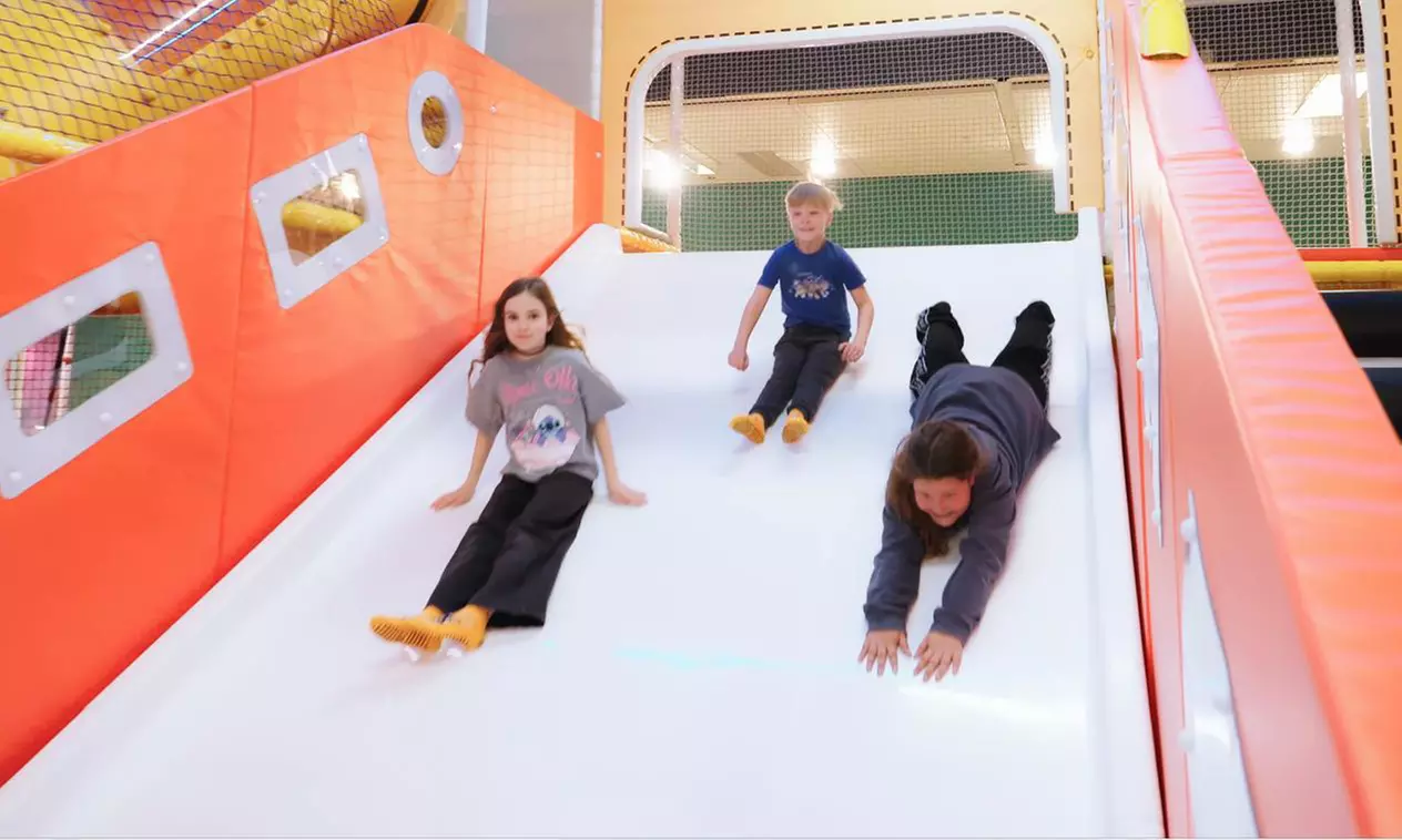 Eintritt für die Indoor Play Zone inkl. Getränk für 2 - 4 Personen