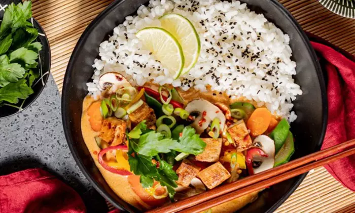 Vietnamesisches Hauptgericht nach Wahl mit Vorspeise oder Dessert