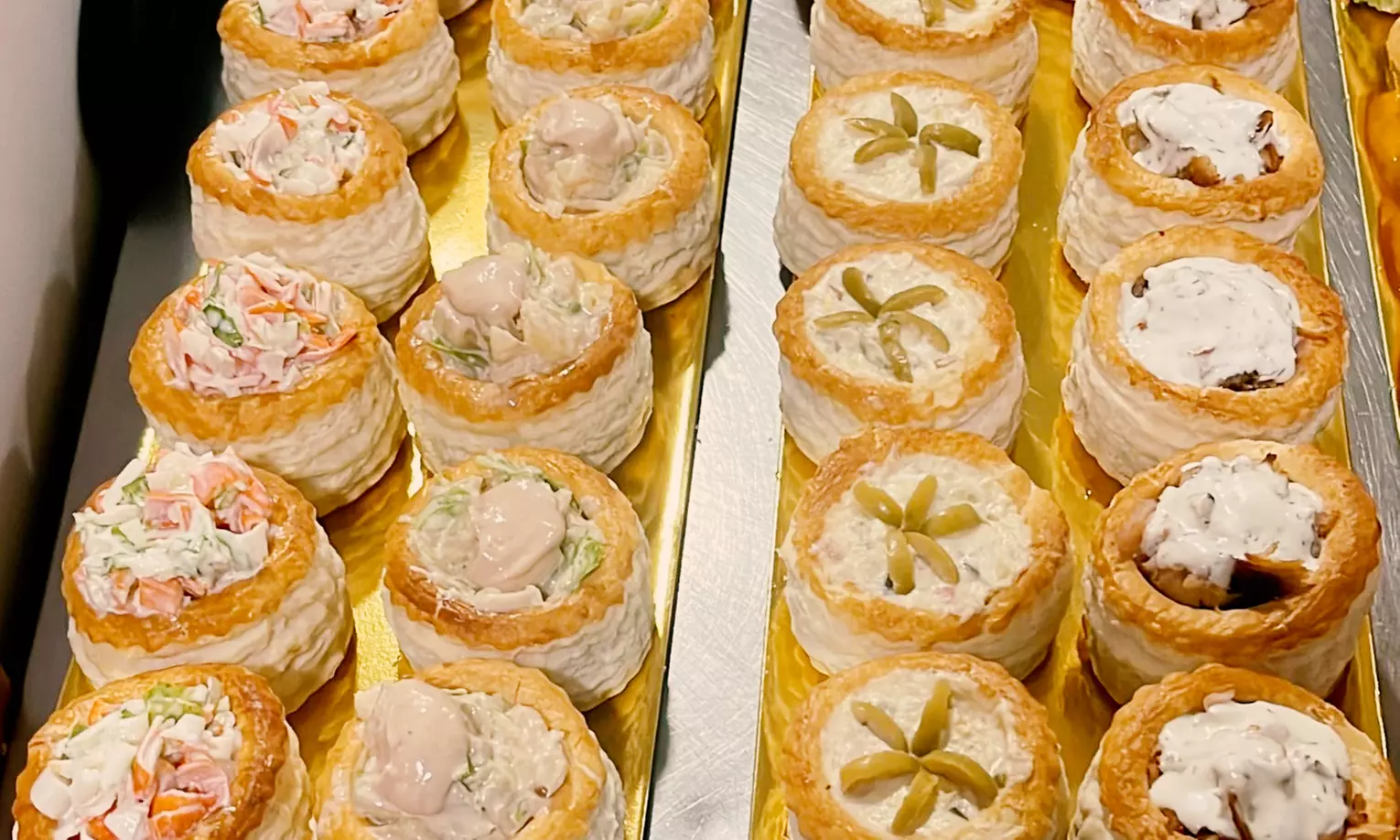 Catering para 15-20 o 30-35 personas con salados y dulces variados