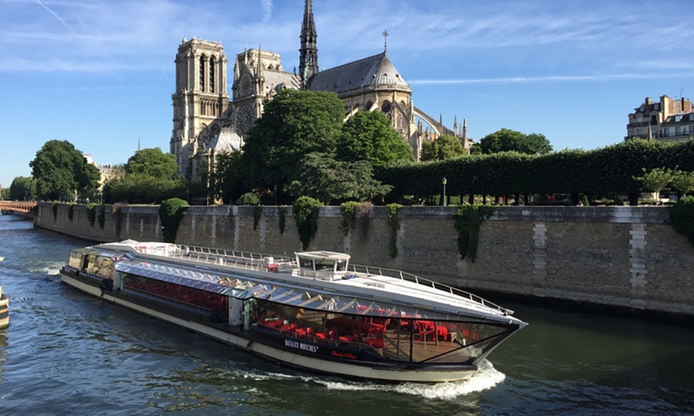 Déjeuner ou dîner croisière avec Bateaux Mouches