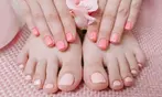 Manicura y pedicura con esmaltado semipermanente