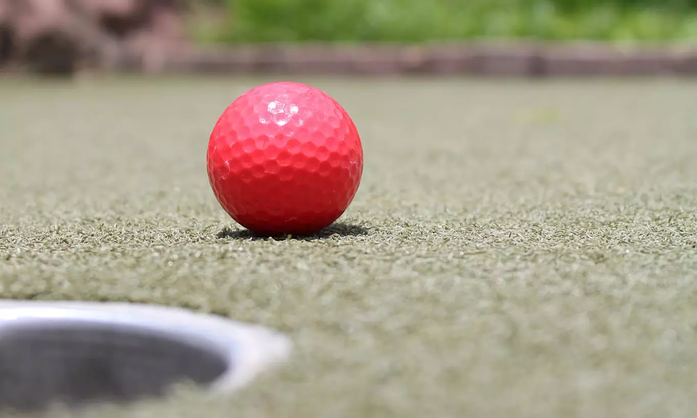 18-Hole Mini Golf and Slushie of Choice – Pearl, MS