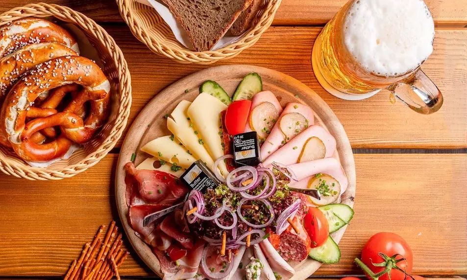 Bayerischer Familienbrunch am Sonntag mit Buffet für 2 Personen