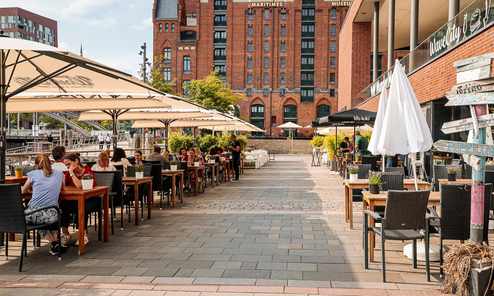 Hafencity-Mittagsmenü mit Burger, Beilage & Dessert für 1 - 4 Personen