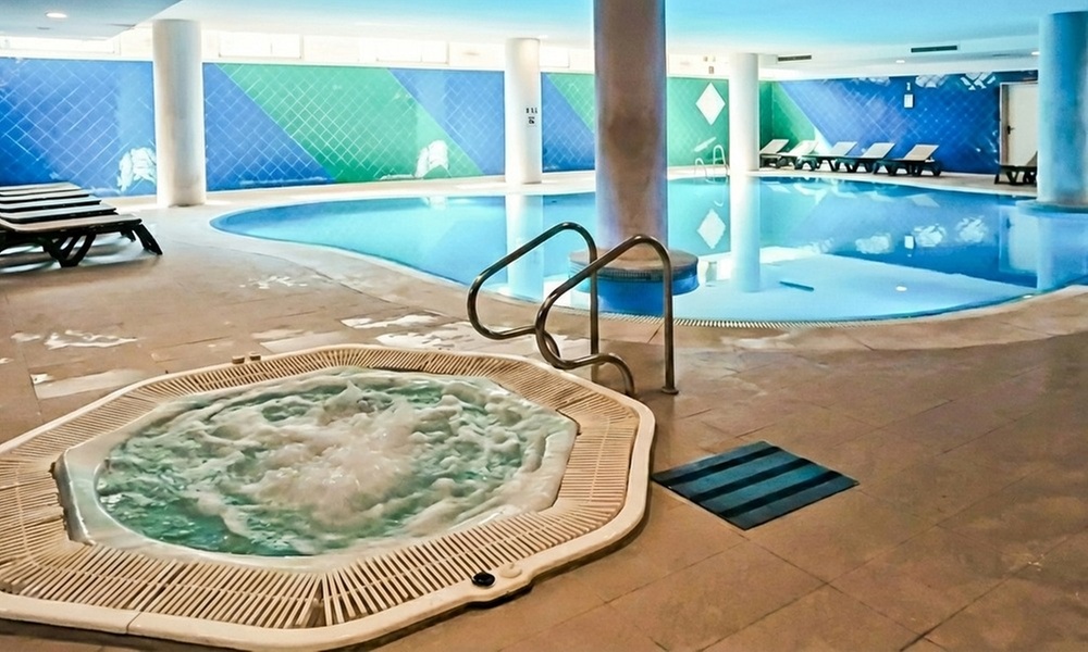 Circuito de spa con copa de cava y opción a masaje para 2 personas