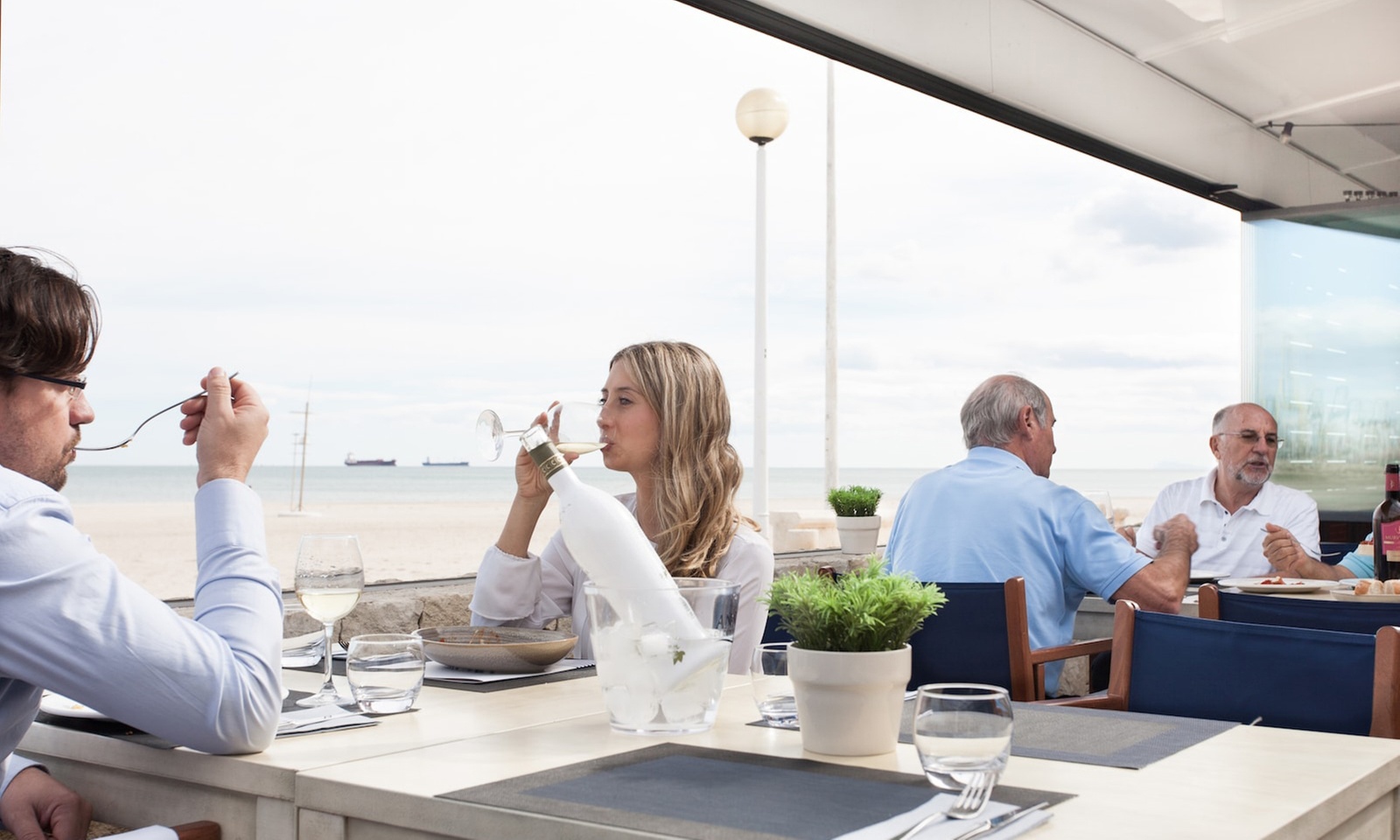 Comilona frente al mar: menú mediterráneo La Ferrera para 2 o 4 pax.